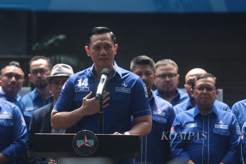 Ketua Umum Partai Demokrat Agus Harimurti Yudhoyono (AHY) memberikan keterangan pers di kantor DPP Partai Demokrat, Jakarta, Jumat (11/8/2023).