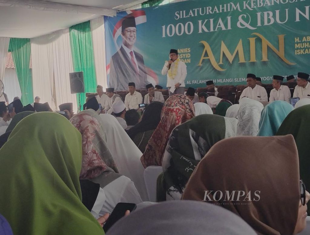 Bakal cawapres dari Koalisi Perubahan, Muhaimin Iskandar, memberikan orasi kebangsaan dalam acara Silaturahmi Kebangsaan yang digelar di Sleman, DIY, Rabu (11/10/2023).