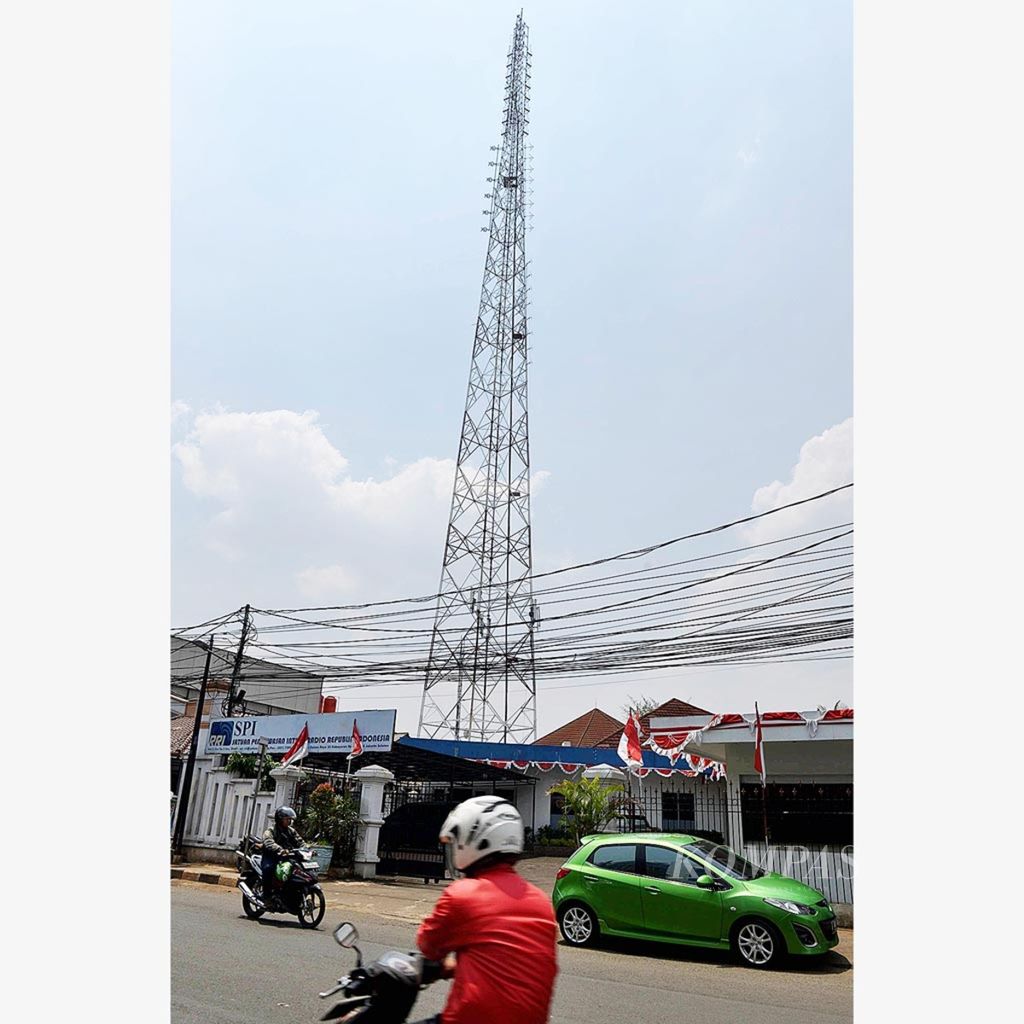 Menara pemancar Radio Republik Indonesia (RRI) di kawasan Radio Dalam, Jakarta Selatan, Kamis (7/9/2017).