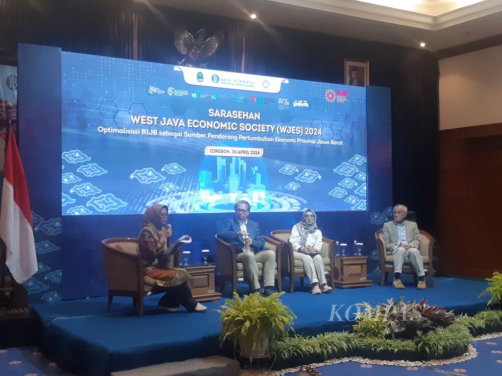 Suasana diskusi dalam Sarasehan West Java Economic Society (WJES) di Kantor Perwakilan Bank Indonesia Cirebon, Kota Cirebon, Jawa Barat, Selasa (30/4/2024). Diskusi itu membahas perkembangan kawasan Rebana di Jabar.