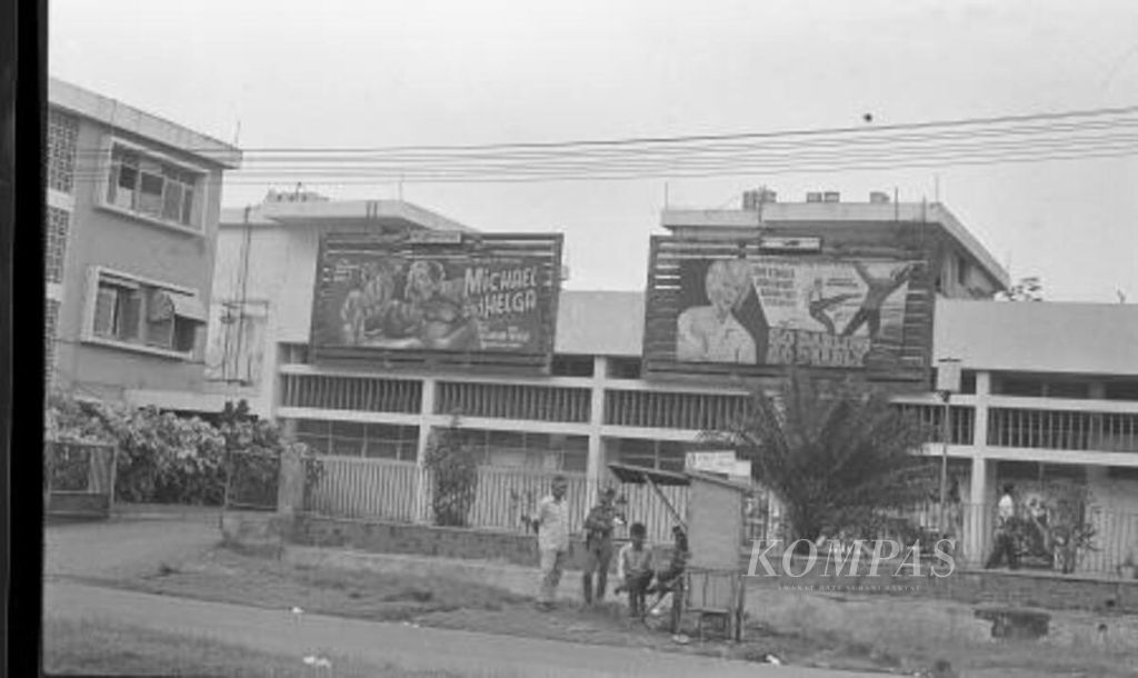 Gambar bioskop Benjamin Theatre di Jakarta Pusat yang diambil gambarnya pada Maret tahun 1971.
