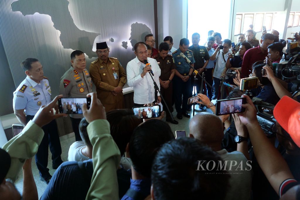 The Head of the Indonesian Attorney General's Asset Recovery Body, Amir Yanto, gave a press statement after the Cross-Sector Coordination Meeting related to the "Follow-up Action on the Seizure of Five Tin Smelters on Bangka Island" at the Governor's Office of Bangka-Belitung, Pangkal Pinang, Bangka Island, on Tuesday (23/4/2024).