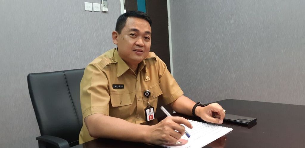 Direktur Penataan Daerah Otonomi Khusus dan Dewan Pertimbangan Otonomi Daerah Kementerian Dalam Negeri Valentinus Sudarjanto Sumito saat ditemui di ruang kerjanya, Senin (14/11/2022).