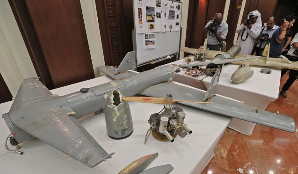 Foto yang diambil pada 19 Juni 2018 di Abu Dhabi menunjukkan drone Ababil buatan Iran yang dikatakan Angkatan Bersenjata Emirat digunakan oleh pemberontak Houthi di Yaman dalam pertempuran melawan pasukan koalisi yang dipimpin oleh UEA dan Arab Saudi.