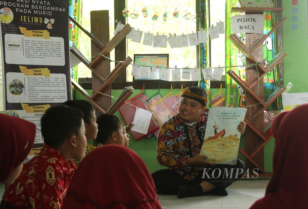 Suasana pembelajaran di kelas II Sekolah Dasar Negeri 026 Tanjung Selor, Kabupaten Bulungan, Kalimantan Utara, Kamis (13/4/2023). 