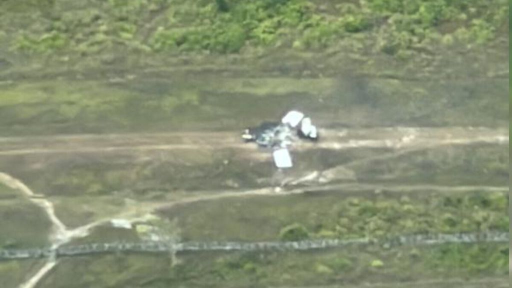 Foto udara kondisi badan pesawat jenis pilatus milik maskapai Susi Air yang dibakar kelompok kriminal bersenjata di Lapangan Terbang Paro, Kabupaten Nduga, Papua Pegunungan, Selasa (7/2/2023).