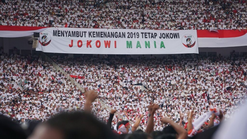 Suasana kampanye akbar pasangan calon presiden dan wakil presiden Joko Widodo-Ma'ruf Amin di dalam Stadion Utama Gelora Bung Karno (GBK) Senayan, Jakarta, Sabtu (13/4/2019).