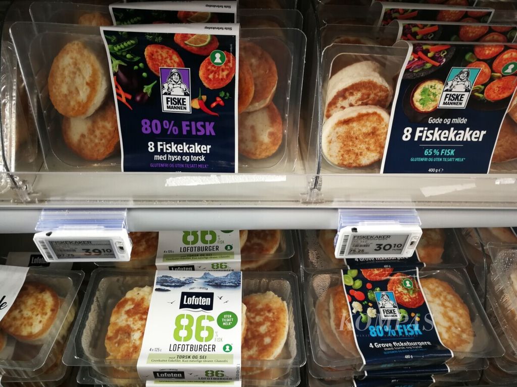 Aneka bahan makanan olahan ikan di Supermarket Meny Oslo.