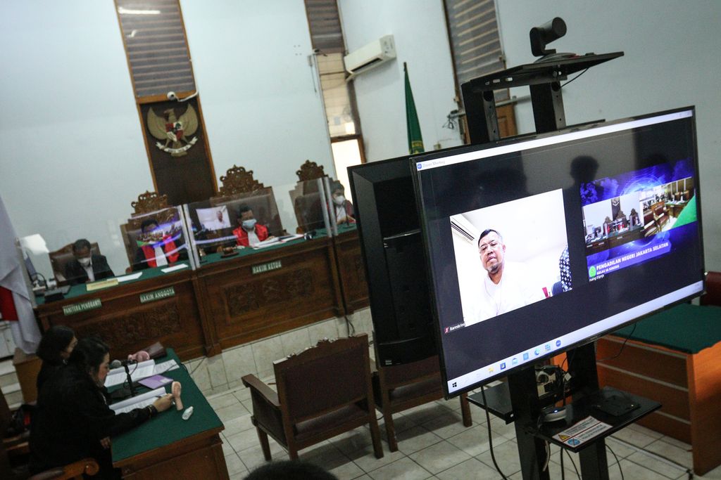 Suasana sidang perdana bekas Presiden Aksi Cepat Tanggap (ACT) Ahyudin terkait kasus penggelapan dana santunan dari Boeing yang dikelola ACT di Pengadilan Negeri Jakarta Selatan, Selasa (15/11/2022). 
