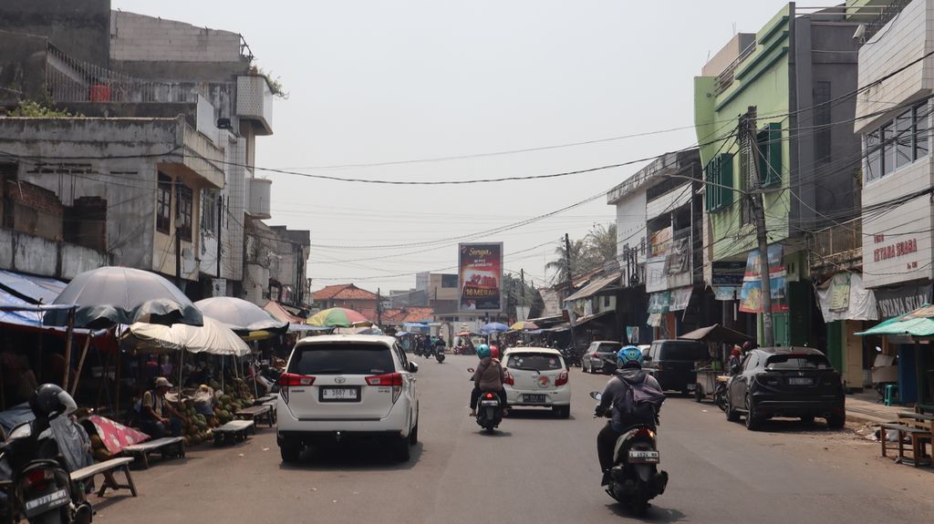 Suasana aktivitas warga di salah satu pusat perekonomian Kota Serang, Banten, Rabu (31/7/2024).