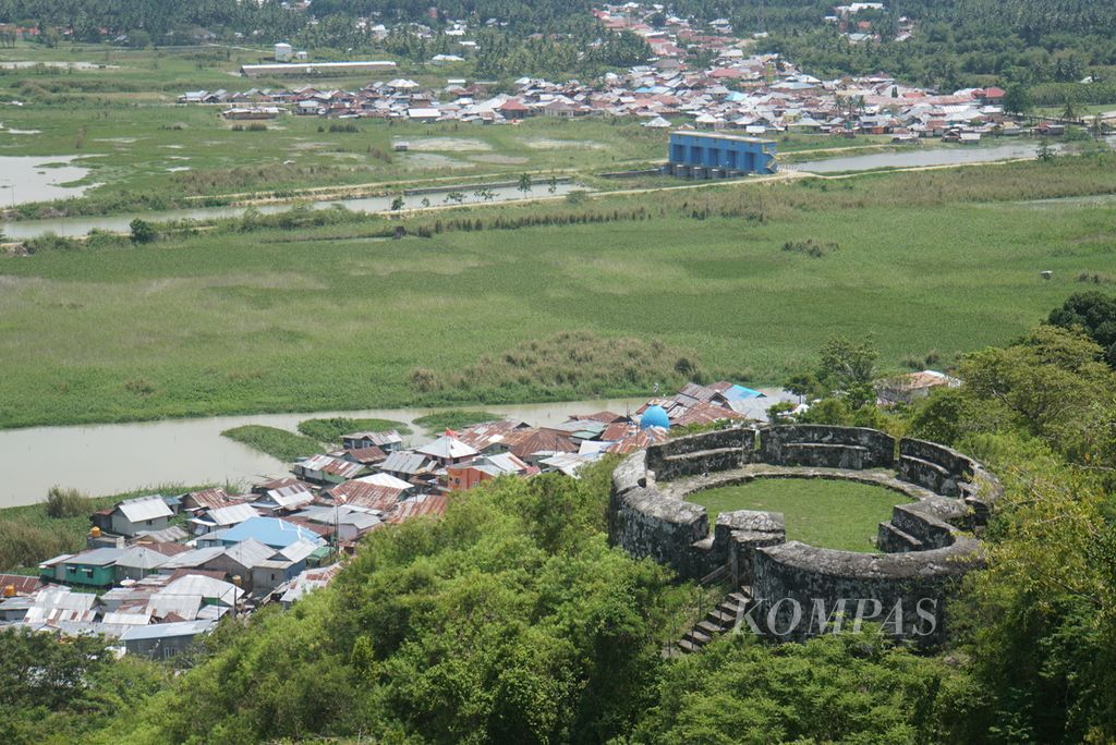 Satu dari tiga benteng di kompleks Benteng Otanaha, salah satu destinasi wisata di Kota Gorontalo, Provinsi Gorontalo, Rabu (5/10/2022).