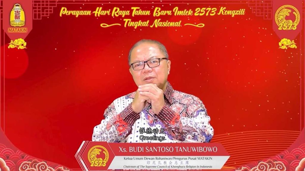 Ketua Umum Dewan Rohaniwan/Pengurus Pusat Majelis Tinggi Agama Khonghucu Indonesia (Matakin) Budi Santoso Tanuwibowo saat memberikan sambutan secara virtual pada perayaan hari raya Imlek 2573 Kongzili Tingkat Nasional, Sabtu (5/2/2022).