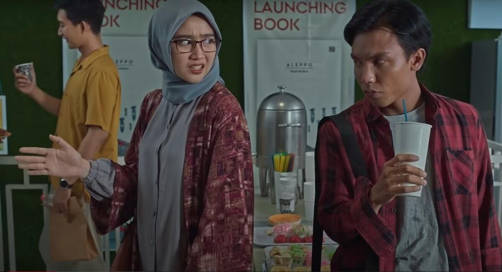 Cuplikan adegan film <i>Seni Memahami Kekasih</i> (2024) yang disutradarai Jeihan Angga.