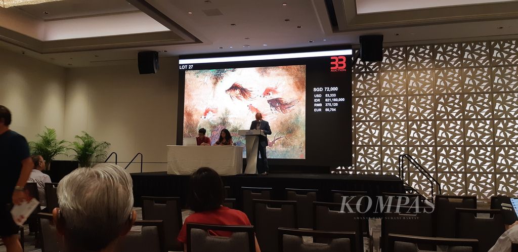 Suasana lelang lukisan yang diselenggarakan 33 Auction asal Indonesia, Sabtu (14/1/2023), di Hotel Hilton Singapore Orchard, Singapura. Lelang ini menjadi bagian dari rangkaian acara Singapore Art Week 2023. 