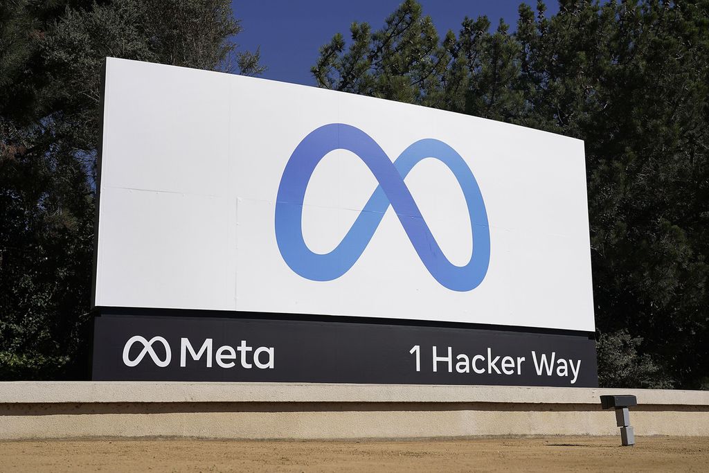 Logo Meta di kantor pusat perusahaan itu di Menlo Park, California, 28 Oktober 2021. 