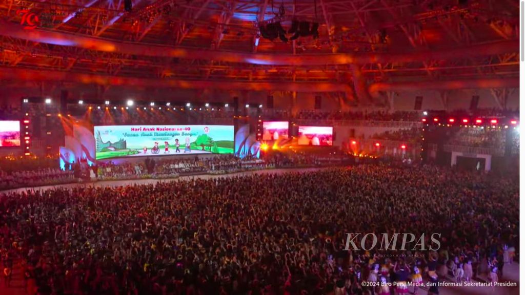 Presiden Joko Widodo menghadiri puncak peringatan Hari Anak Nasional ke-40, di Stadion Indonesia Bangkit, Jayapura, Papua, Selasa (23/7/2024). Kegiatan yang berlangsung meriah dan penuh keceriaan ini diikuti 6.000 anak