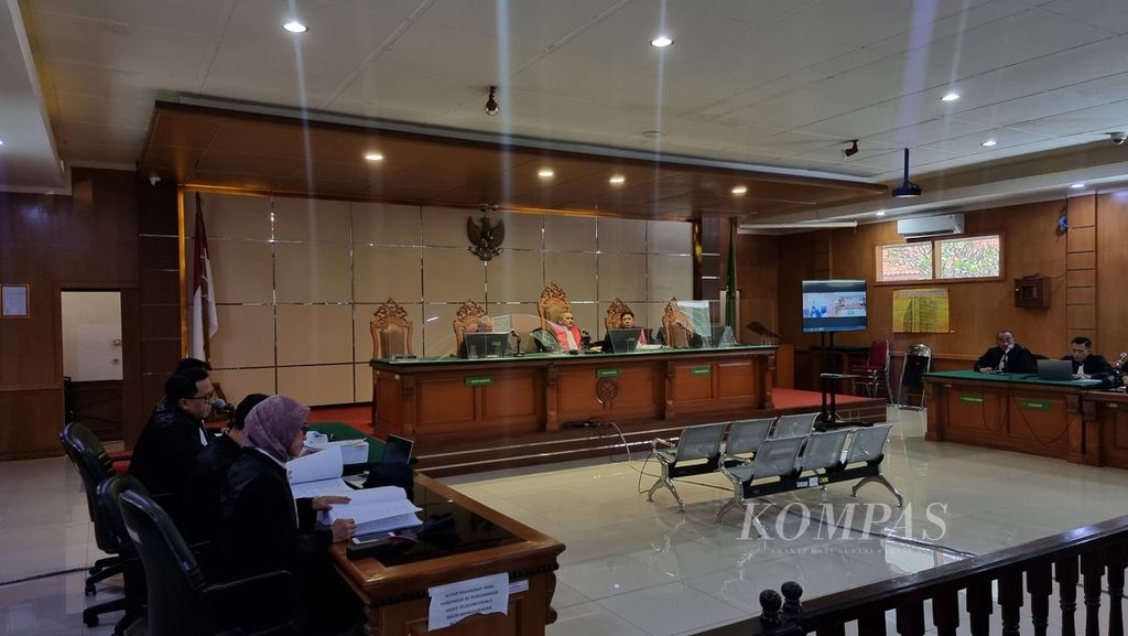 Suasana sidang tuntutan terhadap suap perkara yang melibatkan Hakim Agung nonaktif Sudrajad Dimyati di Pengadilan Tindak Pidana Korupsi di Kota Bandung, Rabu (10/5/2023).