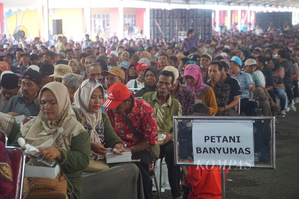 Suasana acara Pembinaan Petani se-Provinsi Jawa Tengah Mendukung Peningkatan Produksi Padi dan Jagung Nasional di GOR Satria, Purwokerto, Kabupaten Banyumas, Jawa Tengah, Selasa (2/1/2024).