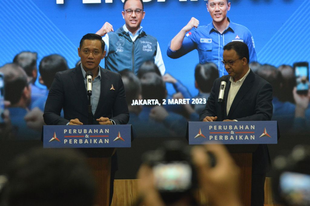 Ketua Umum Partai Demokrat Agus Harimurti Yudhoyono (kiri) bersama bakal calon presiden Anies Baswedan melakukan jumpa pers di DPP Partai Demokrat, Jakarta Pusat, Kamis (2/3/2023).