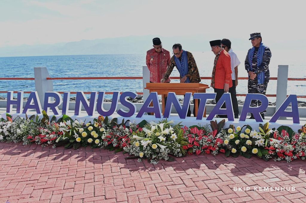 Suasana puncak perayaan Hari Nusantara di Kota Tidore Kepulauan, Maluku Utara, Rabu (13/12/2023). 