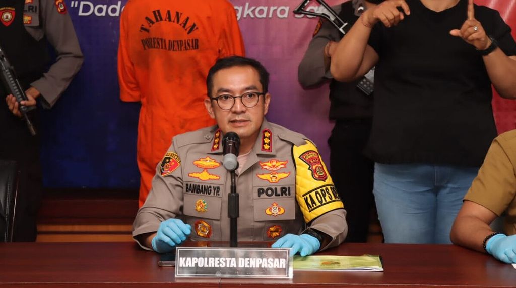 Dokumentasi Humas Polresta Denpasar menampilkan Kepala Polresta Denpasar Komisaris Besar Bambang Yugo Pamungkas dalam jumpa pers di Polresta Denpasar, Jumat (11/8/2023).