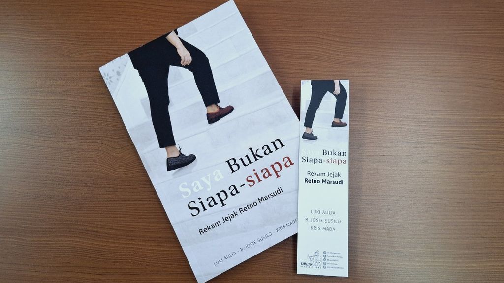 Halaman muka buku berjudul Saya Bukan Siapa-siapa