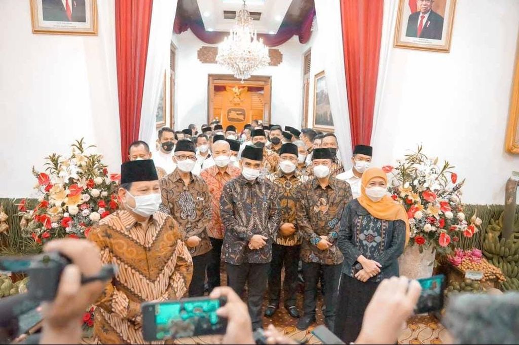 Ketua Umum Partai Gerindra Prabowo Subianto seusai pertemuan dengan Gubernur Jawa Timur Khofifah Indar Parawansa, Selasa (3/5/2022).