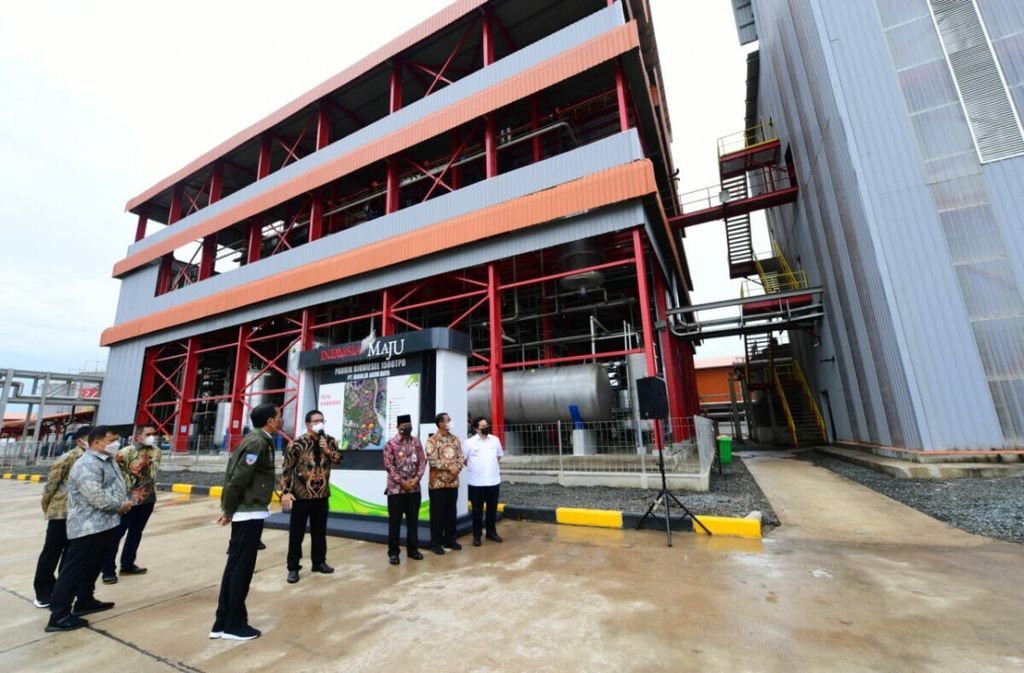Presiden Joko Widodo pada peresmian pabrik biodiesel milik PT Jhonlin Agro Raya di Kabupaten Tanah Bumbu, Provinsi Kalimantan Selatan, Kamis (21/10/2021).