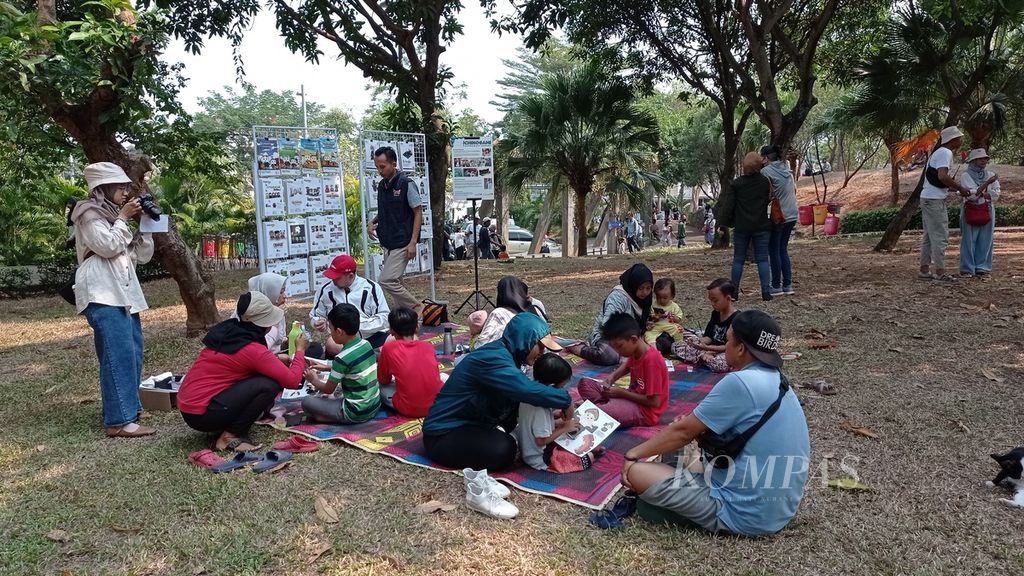 Suasana saat Festival Taman 2023 di Taman Cempaka, Kelurahan Cilangkap, Kecamatan Cipayung, Jakarta Timur, Minggu (8/10/2023). 