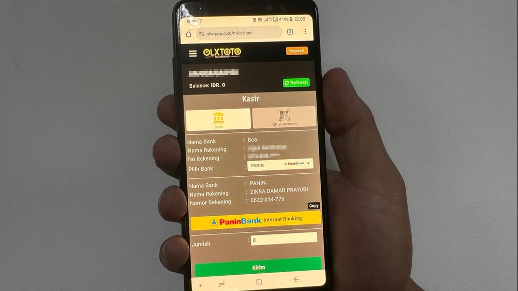 Foto situs judi online OLXTOTO yang menampilkan rekening Panin Bank atas nama Zikra Damar Prayubi seperti terlihat pada Selasa (7/11/2023). Saat ini, nama dan nomor rekening Zikra sudah tidak ditemukan lagi di situs tersebut.