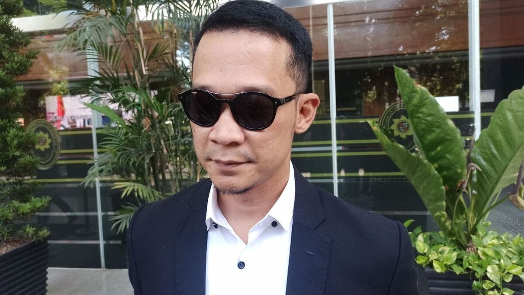 Sekretaris Jenderal Partai Berkarya Fauzan Rachmansyah memberikan keterangan kepada media seusai sidang gugatan perdata terhadap Komisi Pemilihan Umum ditunda di Pengadilan Negeri Jakarta Pusat, Senin (17/1/2023).
