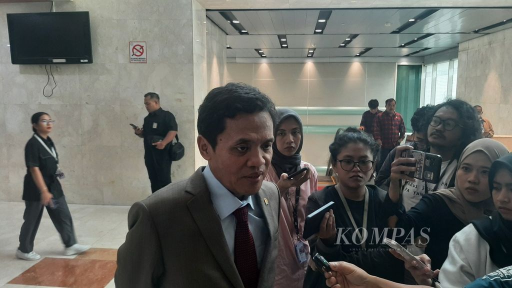 Wakil Ketua Komisi III DPR dari Fraksi Gerindra Habiburokhman saat ditemui di Kompleks Parlemen, Senayan, Jakarta, Kamis (4/4/2024).