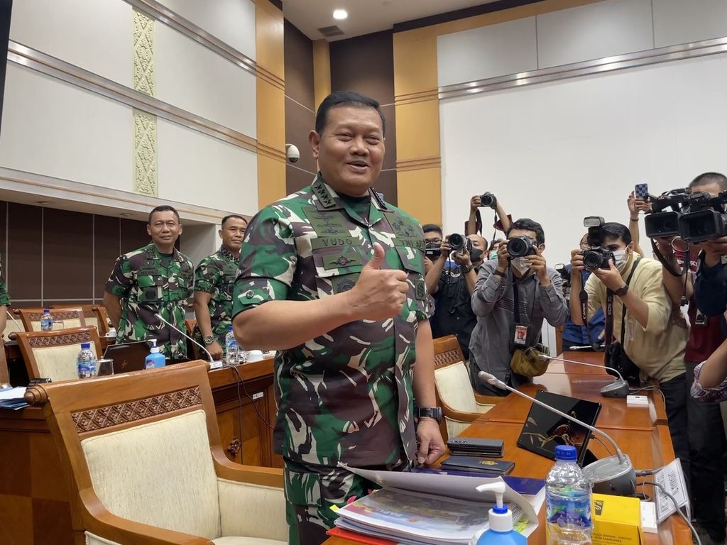 KSAL Laksamana Yudo Margono saat akan menjalani uji kelayakan dan kepatutan calon panglima TNI bersama Komisi I DPR, di Kompleks Parlemen, Jakarta, Jumat (2/12/2022).