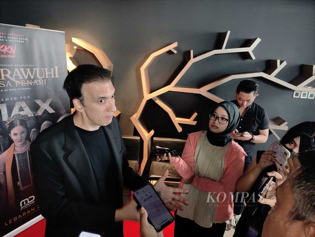 Chief Executive Officer MD Pictures, Manoj Punjabi, menyampaikan penjelasannya seusai konferensi pers film horor <i>Badarawuhi di Desa Penari</i> di Jakarta, Kamis (14/3/2024).