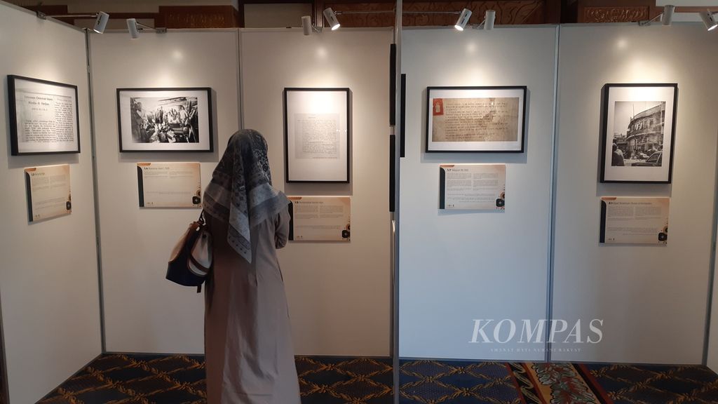 Suasana Pameran Foto dan Dokumen Komite Hijaz, Senin (06/02/2023) di Hotel Shangri-a, Surabaya. Pameran diadakan selama Muktamar Internasional Fiqih Peradaban I. 