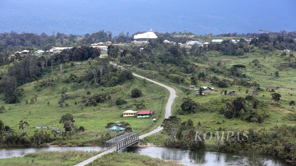 Tampak kondisi jalan Trans Nabire-Paniai pada tahun 2018 lalu. Kini Nabire menjadi pusat ibu kota Provinsi Papua Tengah sejak 2022.