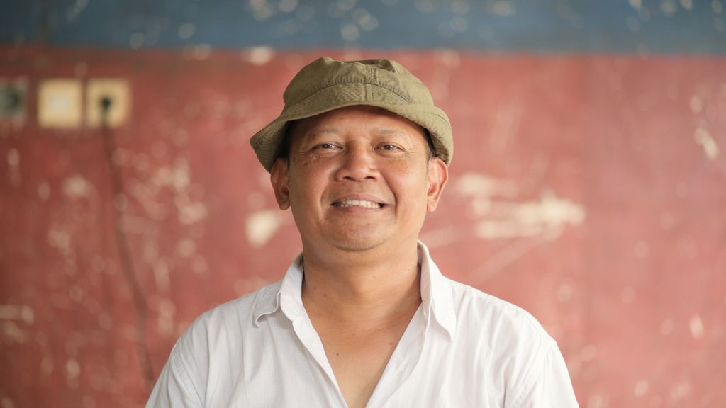 Sutradara sekaligus pembuat film dokumenter, Tonny Trimarsanto. Film dokumenter Tonny yang berjudul Bulu Mata pernah menang sebagai Film Dokumenter Panjang Terbaik di Festival Film Indonesia (FFI) 2017. Ia sudah berkutat di bidang film sejak 1993. Pada 1993-2000 ia sibuk membuat film fiksi dan iklan, lalu beralih ke pembuatan film dokumenter sejak tahun 2000 hingga sekarang.