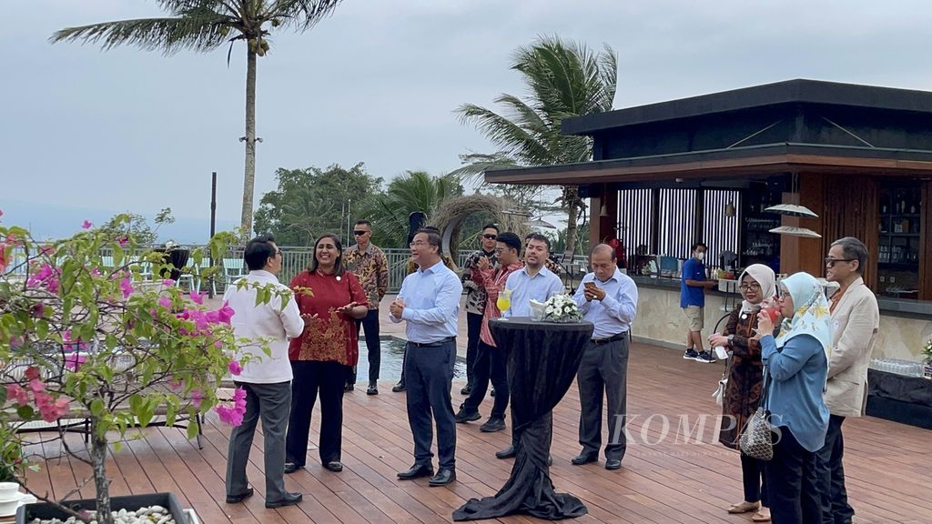 Suasana penyambutan menteri-menteri yang menjadi delegasi ASEAN Economic Ministers (AEM) Retreat ke-22 di di Restoran Enam Langit by Plataran, Magelang, Jawa Tengah, Selasa (21/3/2023)