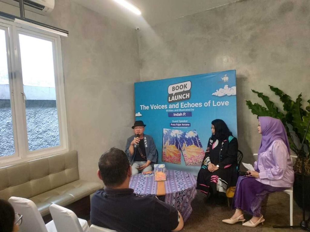 Suasana acara peluncuran buku <i>The Voices and Echoes of Love </i>karya Indah Prita di Jakarta Selatan, Sabtu (11/6/2023).