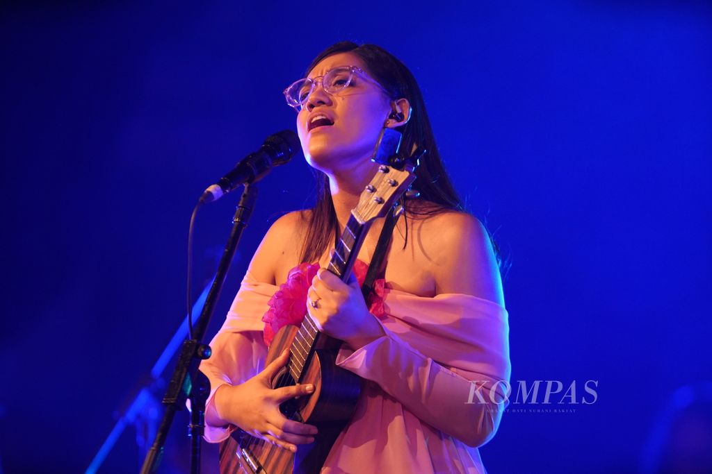 Ananda Badudu dan Monita Tahalea mempersembahkan Konser Intim: Pada Waktu di Gedung Kesenian Jakarta (GKJ), Senin (13/11/2023). 