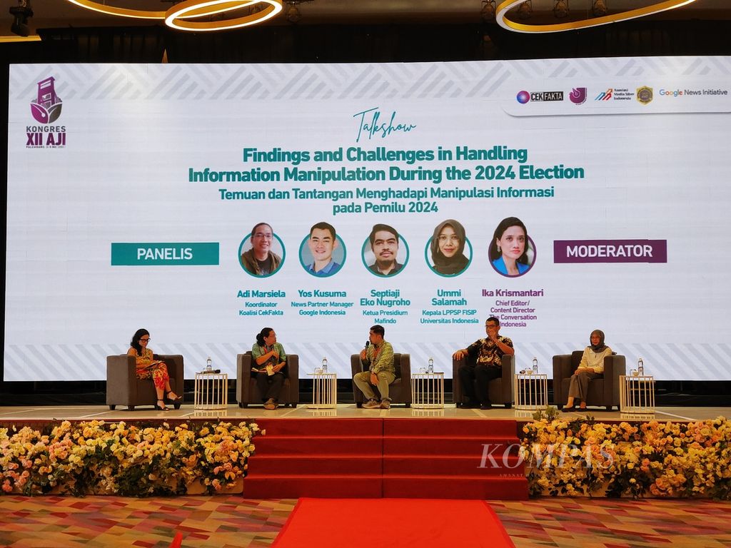 Diskusi bertema ”Temuan dan Tantangan Menghadapi Manipulasi Informasi pada Pemilu 2024” pada pembukaan ”Indonesia Fact Checking Summit 2024” di Palembang, Sumatera Selatan, Kamis (2/5/2024). 