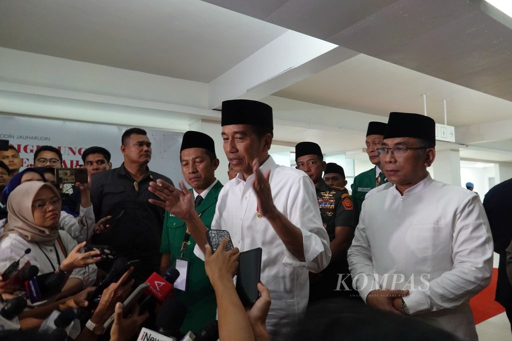  Presden Joko Widodo memberikan keterangan pers usai acara Inagurasi Menuju Ansor Masa Depan di Istor Senayan, Kompleks Gelora Bung Karno, Jakarta, Senin (27/5/2024).