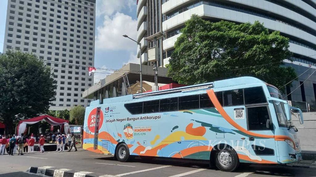 Bus Antikorupsi milik Komisi Pemberantasan Korupsi. Roadshow Bus KPK 2022 secara resmi diluncurkan melalui prosesi di depan Gedung Merah Putih KPK, Jakarta, Selasa (6/9/2022).