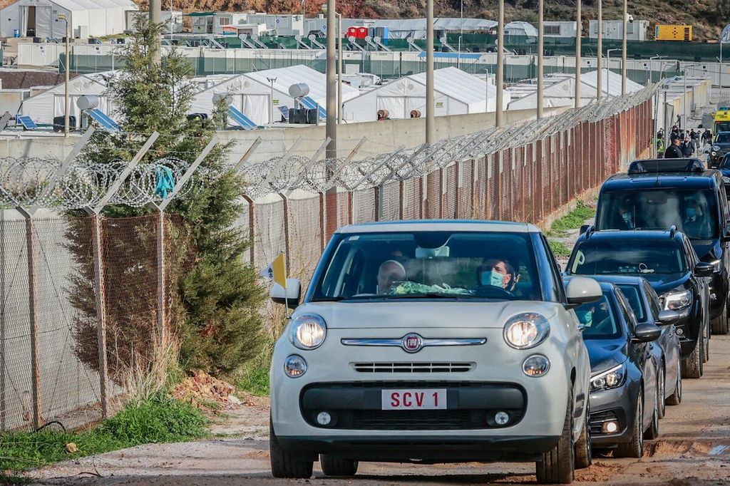 The white Fiat 500 car that carried Pope Francis left the Reception and Identification Centre for refugees in Mytilene, Lesbos Island, Greece, on Sunday (5/12/2021).