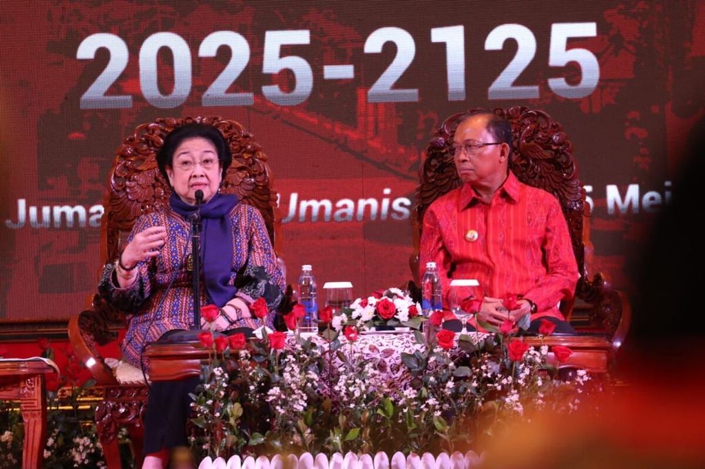 Presiden ke-5 RI yang juga Ketua Umum PDI-P Megawati Soekarnoputri membuka seminar bertajuk “Haluan Pembangunan Bali Masa Depan 100 Tahun Bali Era Baru 2025-2125”, di Hotel The Trans Hotel Resort Bali, Badung, Bali, Jumat (5/5/2023).