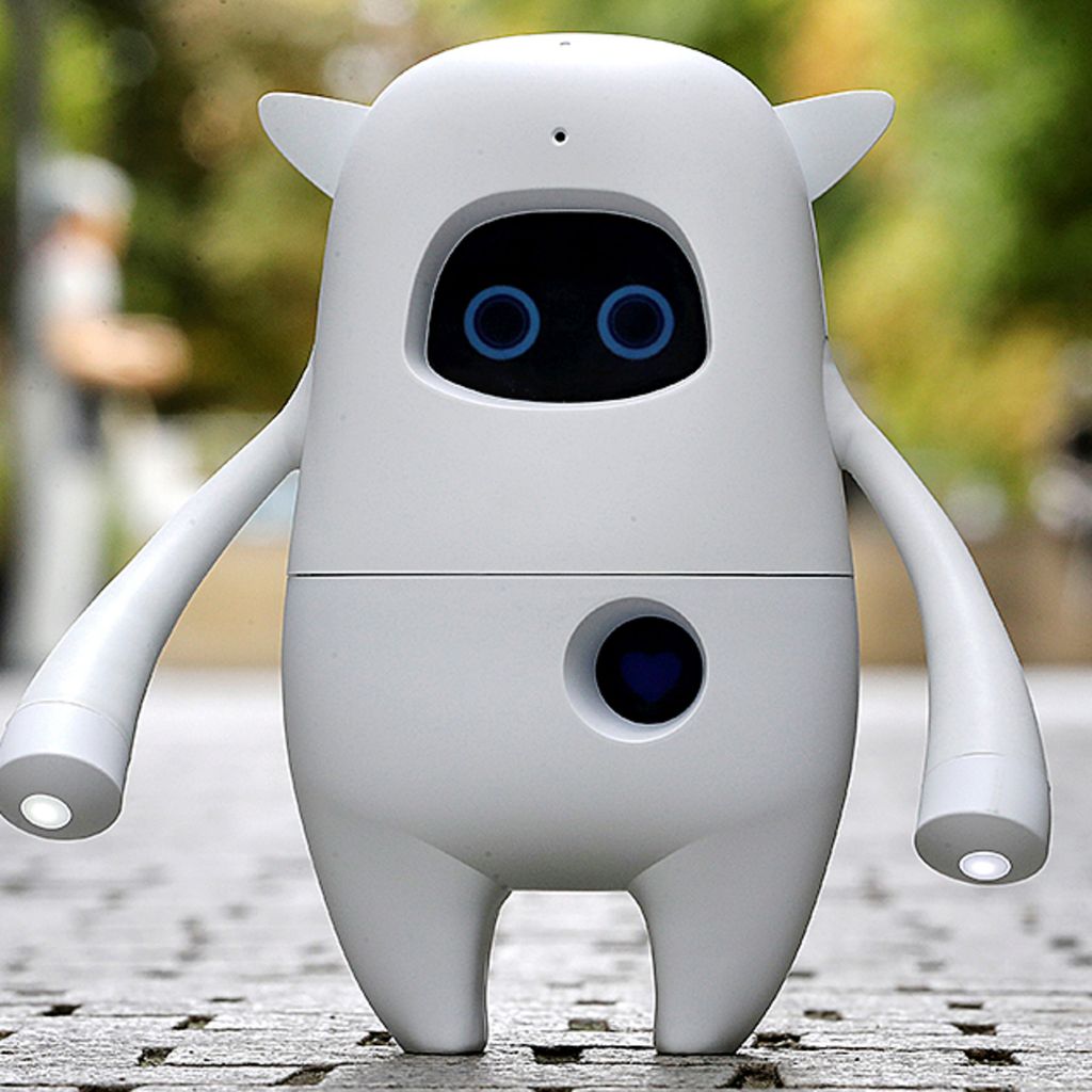 Robot sosial A 'Musio' AI (<i>artificial intelligence</i>) di sebuah jalan di Berlin, Jerman, September 2017. Robot ini bisa "berkomunikasi" dengan manusia.