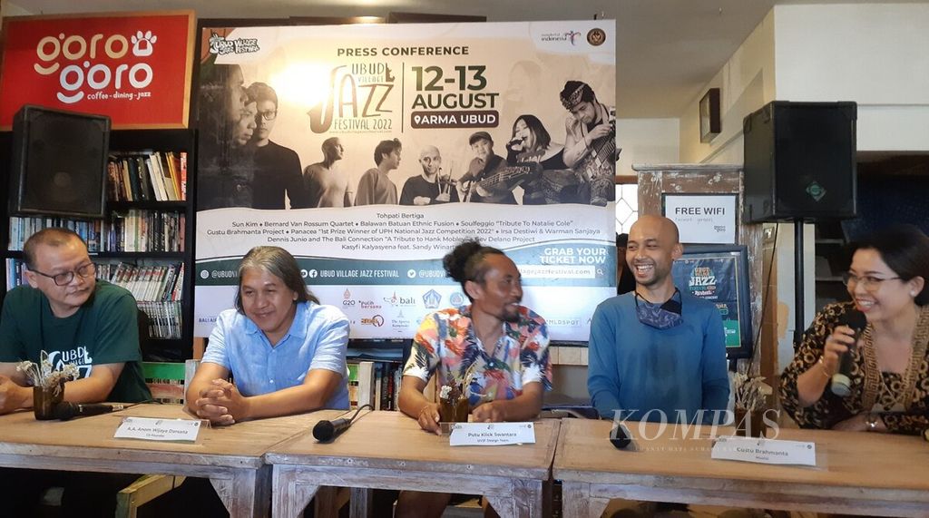 Kepala Bidang Pemasaran Pariwisata Dinas Pariwisata Provinsi Bali Ida Ayu Indah Yustikarini (kanan) dalam jumpa pers menyongsong Ubud Village Jazz Festival (UVJF) 2022 di Sanur, Kota Denpasar, Bali, Kamis (4/8/2022). UVJF 2022 digelar di Museum Seni Agung Rai (Arma) Ubud, Gianyar, mulai Jumat (12/8/2022) sampai Sabtu (13/8/2022).