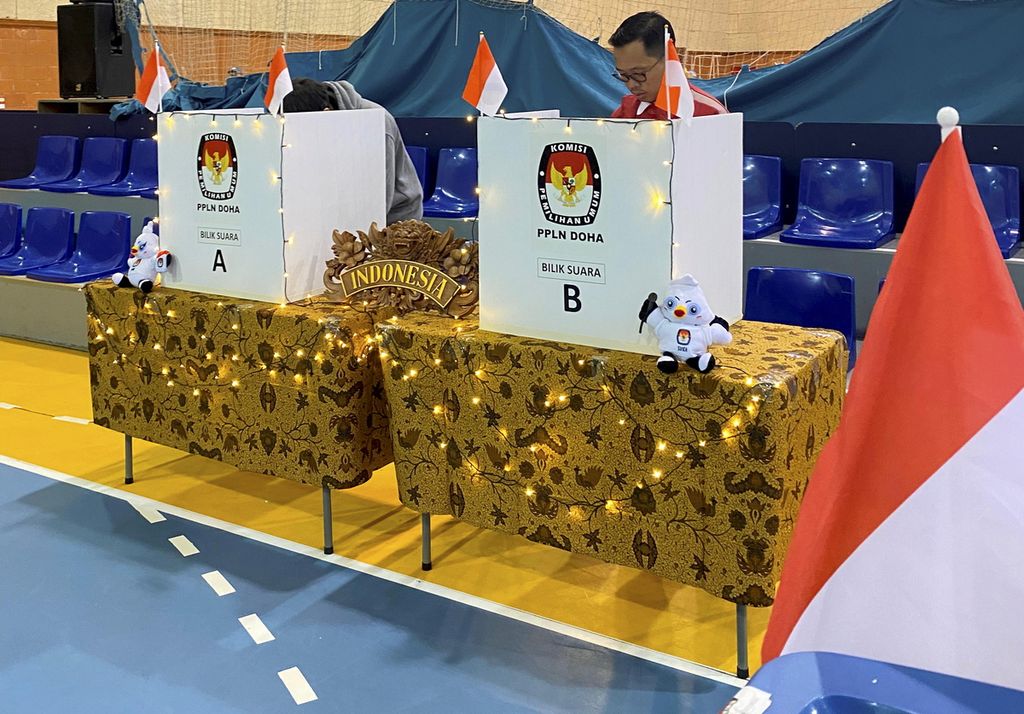 Tampak suasana pelaksanaan pemilu bagi diaspora Indonesia yang bertempat di Qatar Sports Club, Doha, Qatar, Jumat (9/2/2024). PPLN Doha mencatat ada 7325 pemilih yang masuk DPT. 
