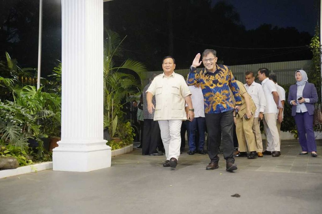 Ketua Umum Partai Gerindra yang juga Menteri Pertahanan Prabowo Subianto menerima kedatangan Budiman Sudjatmiko di kediamannya di Jalan Kertanegara IV, Jakarta, Selasa (18/7/2023) malam.