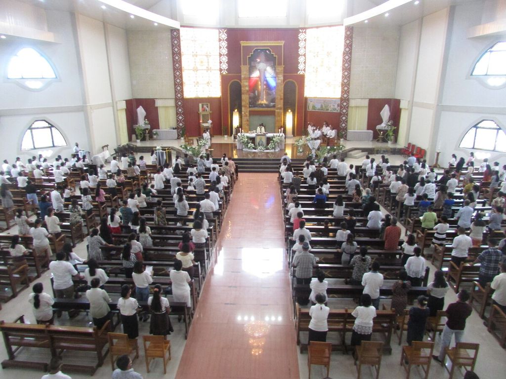 Ibadat Misa berlangsung aman dan damai di setiap gereja di NTT seperti berlangsung di Gereja Paroki St Yoseph Penfui Kupang ini.  